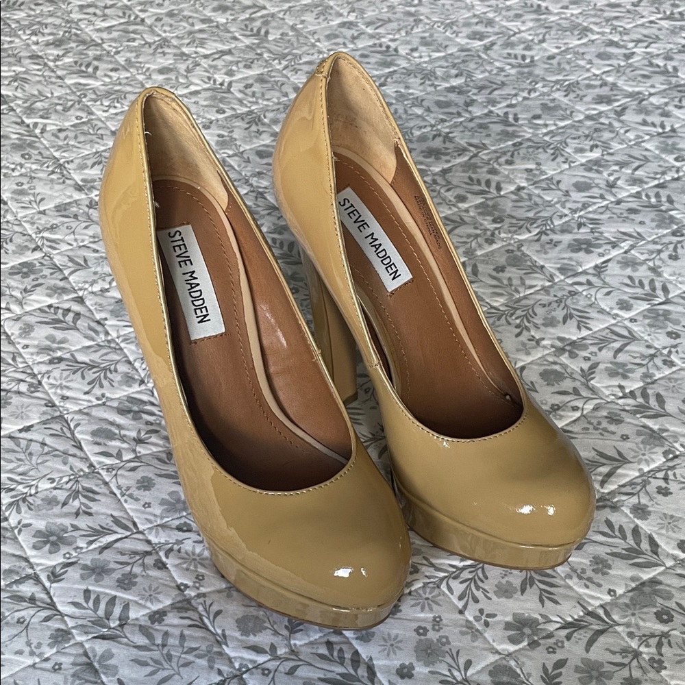 Steve Madden Glossy Nude Patent Platform Pumps
